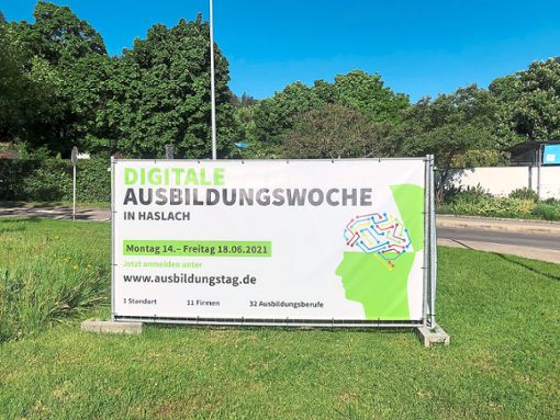 Banner weisen in Haslach auf die Ausbildungswoche hin.Foto: privat Foto: Schwarzwälder Bote