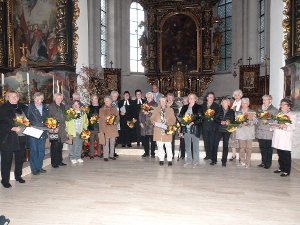 Zum Abschied vom Luisenheim erhielten die Helferinnen von Bewohnern Blumensträuße überreicht.  Foto: Müller Foto: Schwarzwälder-Bote