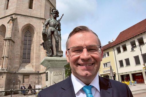 Ein Lächeln vor Balinger Kulisse: Norbert Lins geht bei der Europawahl für die CDU Württemberg-Hohenzollern ins Rennen.  Foto: Ungureanu Foto: Schwarzwälder Bote