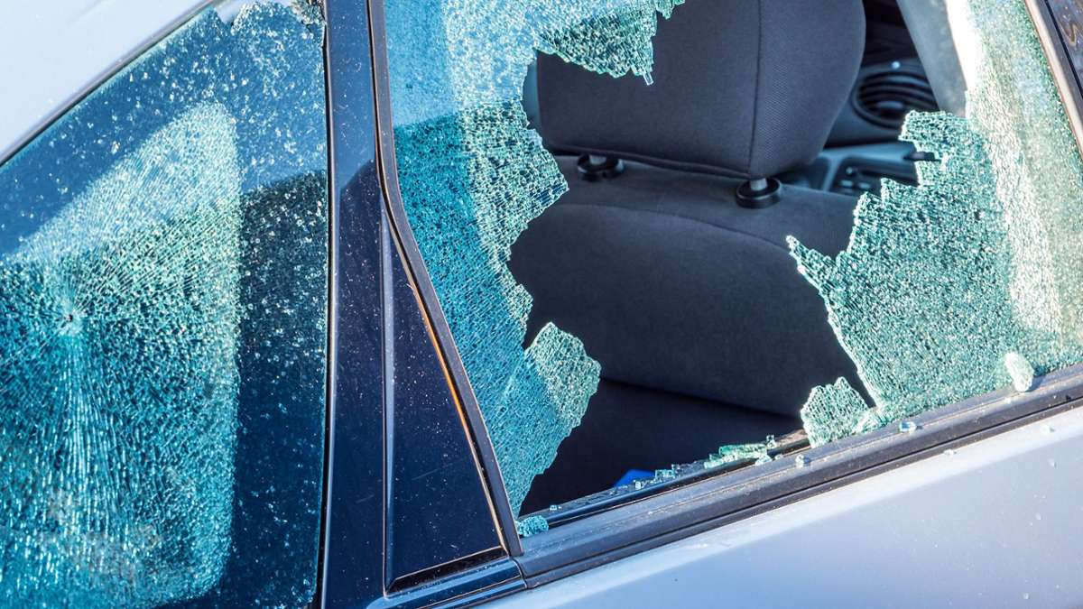 Sachbeschädigung in Rottweil: Scheibe der Fahrertür eingeschlagen