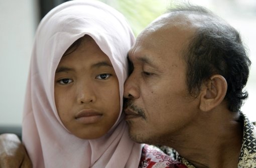 Fast zehn Jahre nach dem verheerenden Tsunami in Asien hat ein Elternpaar in Indonesien seine totgeglaubte Tochter wiedergefunden. Foto: dpa