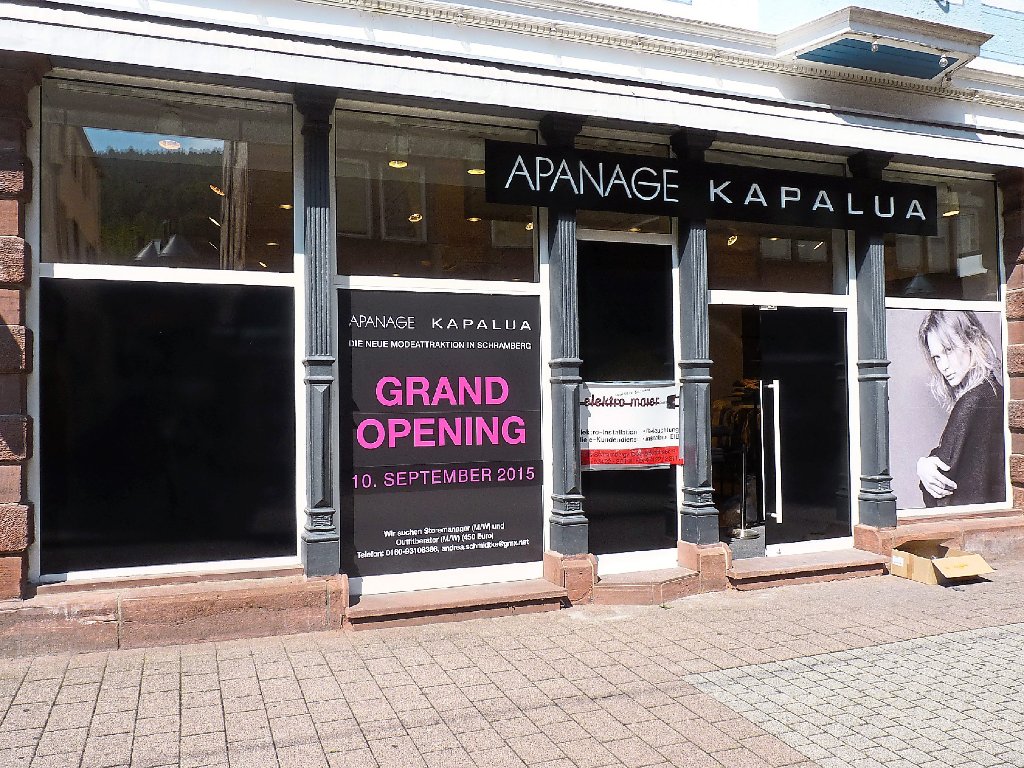 Apanage-Mode hat die für gestern angekündigte Eröffnung um wenige Tage verschoben.
