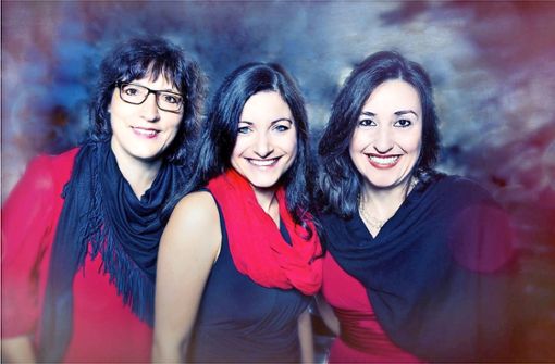 Das Trio Musicando (von links) – Ute Hass-Woelke, Sabrina Michelfeit, Claudia Habermann – wird  am 15. Juli in der Galerie Kimmich zu hören sein. Foto: Woelke