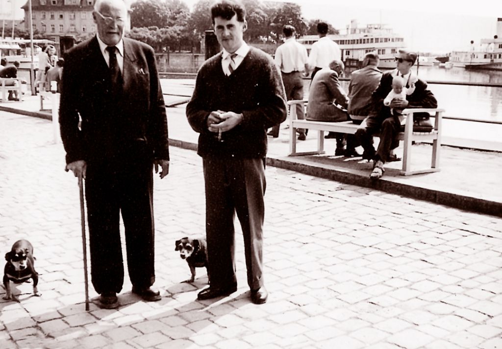 Julius Klink mit Enkel am Lindauer Hafen, aufgenommen in den 60er-Jahren des 20. Jahrhunderts. Bildrechte: Klaus Fischer, Thanheim
