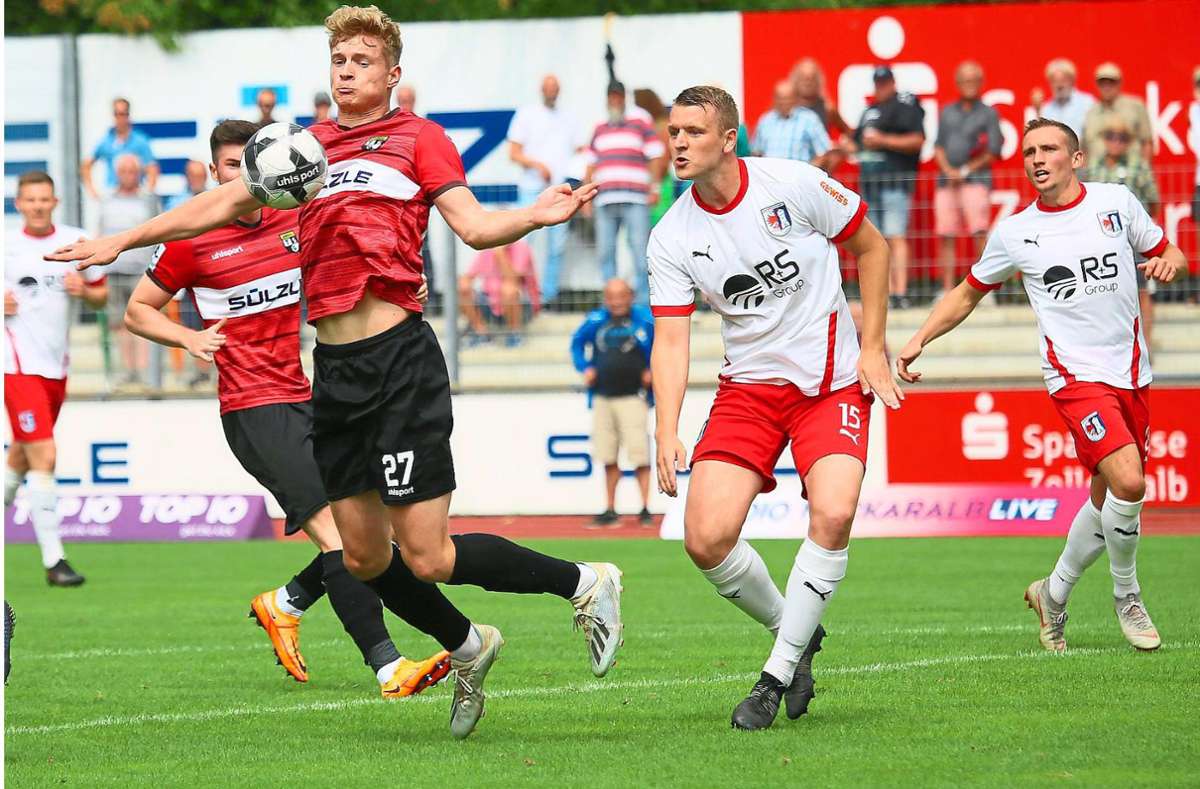 Nach dem 0:0 gegen die SG Barockstadt Fulda-Lehnerz wollen Jan Ferdinand (vorne) und die TSG Balingen auch gegen den FC Homburg nicht leer ausgehen. Foto: Kara