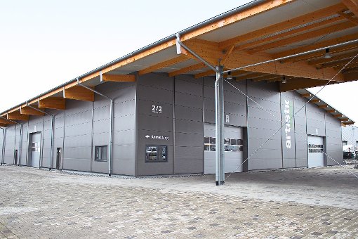 Der Umzug in die neue Lager- und Produktionshalle schafft zusätzlichen Raum für die Abteilung Messebau der Firma artistic werbewelten. Foto: Schwarzwälder-Bote
