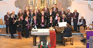 Die  Chorgemeinschaft Bitz-Hausen glänzte bei ihrem Adventskonzert in der Hausener Kirche. Foto: Dürrschnabel Foto: Schwarzwälder-Bote