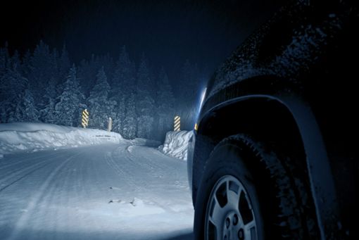 Die schneebedeckten Straßen haben erneut für Unfälle gesorgt. (Symbolfoto) Foto: welcomia/ Shutterstock