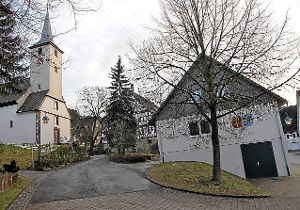 Der künftige Dorfplatz in Unteriflingen entsteht zwischen dem Gemeinschaftshaus und der Margarethenkirche.  Foto: Ade Foto: Schwarzwälder-Bote