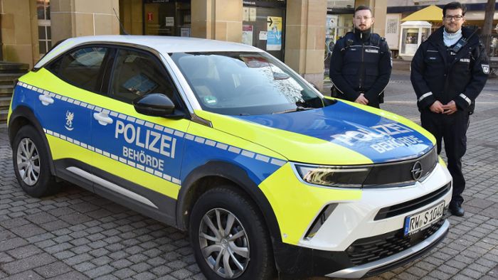 Schramberger Polizeibehörde in Polizei-Farben