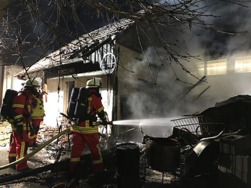 Einsatzkräfte der Feuerwehr konnten einen Großbrand verhindern.  Foto: Markus Fritsch/Kreisfeuerwehrverband Calw