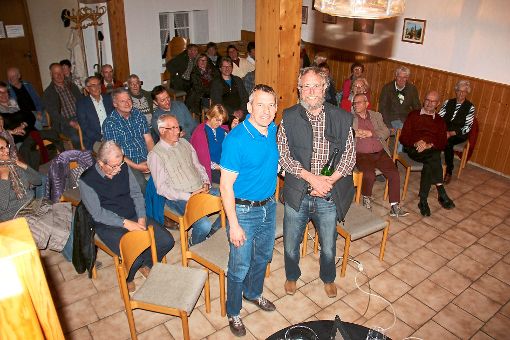 Ortschaftsrat Ralph Gehringer (von links) dankt Referent Hans-Joachim Blech für seinen interessanten Vortrag. Foto: Bäurer Foto: Schwarzwälder-Bote