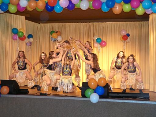 Für Stimmung sorgt die Riedböhringer Tanzgruppe unter Linda Gnirß mit ihrem afrikanischen Potpourri. Foto: Lutz Foto: Schwarzwälder Bote