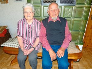 Elisabeth und Hermann Nock  aus Nußbach  blicken  auf 60 gemeinsame Ehejahre zurück. Foto: Dold Foto: Schwarzwälder Bote