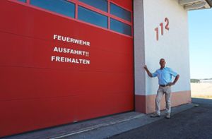 Bürgermeister Anton Müller freut sich, dass es für die Erweiterung des Feuerwehrmagazins aus gleich zwei Fördertöpfen Geld gibt. Foto: Schweizer
