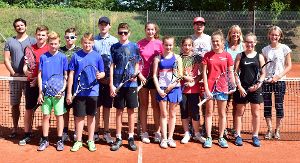 Sie spielten in der Königsklasse um die Titel eines Gäu-Tennis-Cup-Meisters – die Knaben und Mädels aus vier Vereinen.  Foto: Morlok Foto: Schwarzwälder-Bote