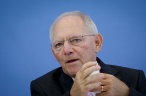 Finanzminister Wolfgang Schäuble  (CDU) sagt, dass er sein Bundestagsmandat weitere vier Jahre ausüben will. Voraussetzung ist, dass der  Wähler so entscheidet und die Gesundheit mitspielt. Foto: dpa