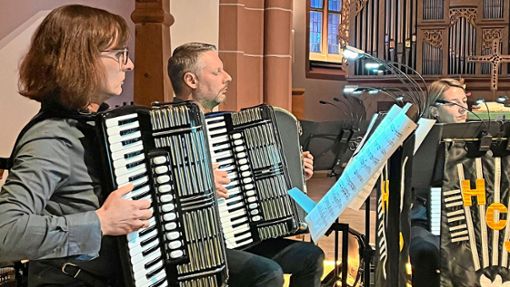 Der Harmonikaclub begeisterte seine Zuhörer in der Sulzer Kirche. Foto: Birgit Menzler