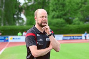 Weitere Erkenntnisse will TSG-Cheftrainer Ralf Volkwein aus den Tests gegen die Stuttgarter Kickers und den SSV Reutlingen gewinnen, um sein Team auf Regionalliganiveau zu bringen.   Foto: Kara