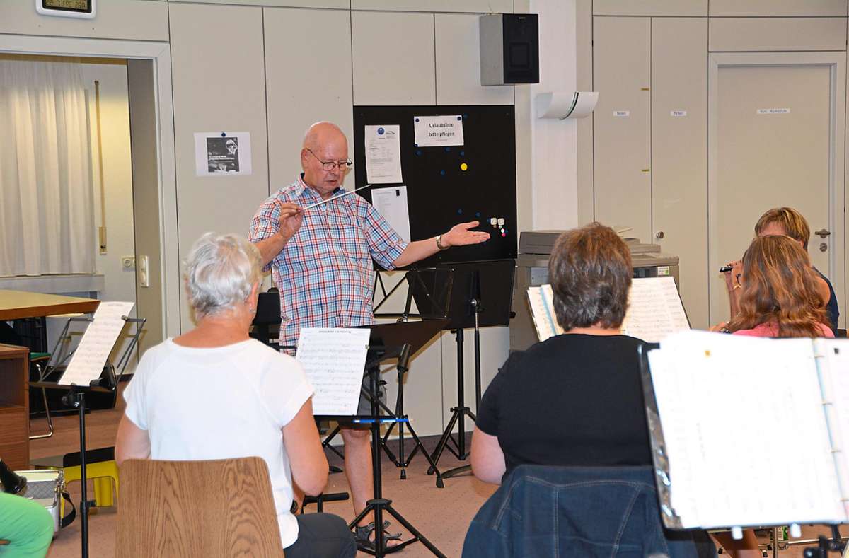 Der neue Dirigent Klaus Dietrich probt regelmäßig mit der Hornberger Stadtkapelle. Foto: Kornfeld
