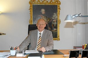 Ralf Broß sucht eine neue Sekretärin. Foto: Siegmeier