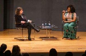 Schriftstellerinnen im Gespräch: Lena Gorelik (li.) und Chimamanda Ngozi Adichie Foto: Sebastian Wenzel