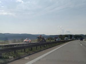 Auf der A 81 zwischen Rottweil und Oberndorf hat ein Fahrzeug gebrannt. Foto: Heidepriem