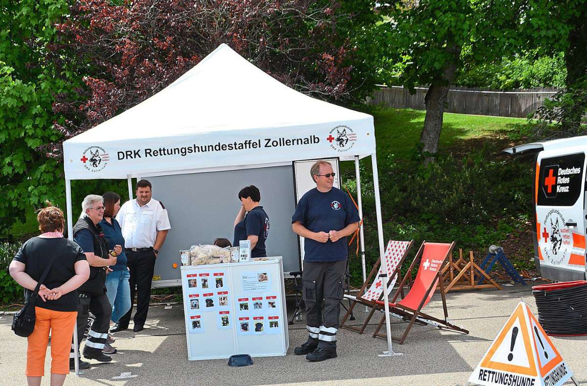 Auch die Rettungshundestaffel Zollernalb präsentierte sich beim Geburtstag der DRK-Ortsgruppe Obernheim-Oberdigisheim.