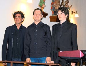 Beim Konzert in der Kirche in Dürrwangen (von links): Fernando Lepe Arias und Christian Zimmermann, Keyboard,  sowie Ferdinand Ehni, Orgel. Foto: Lüken Foto: Schwarzwälder Bote