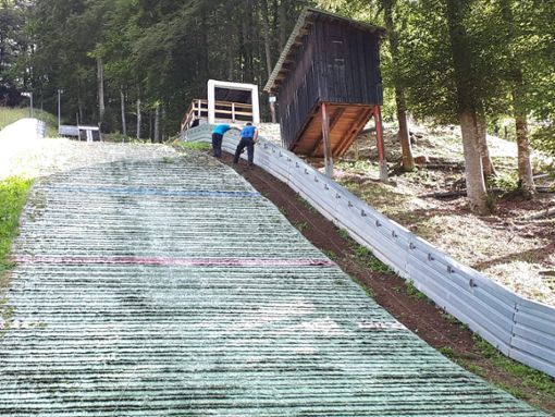 Der grünen Matte sei Dank: Skispringen ist in Meßstetten eine Ganzjahressportart.  Foto: Skiverein Meßstetten