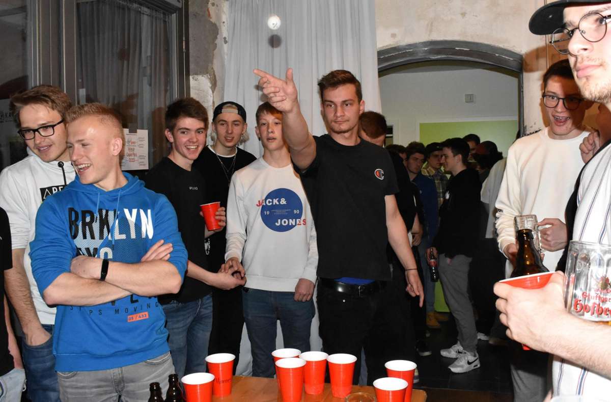 Lucas Hahn und Lenny Müller organisieren den Beer Pong World Grand Prix in Rottweil.