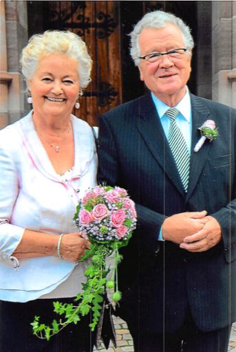 Franz Schuhmacher, im Bild  mit seiner Frau Hilde bei der Goldenen Hochzeit im August 2014, hält den Menschen der Region die Treue.  Foto: Glückler Foto: Schwarzwälder Bote