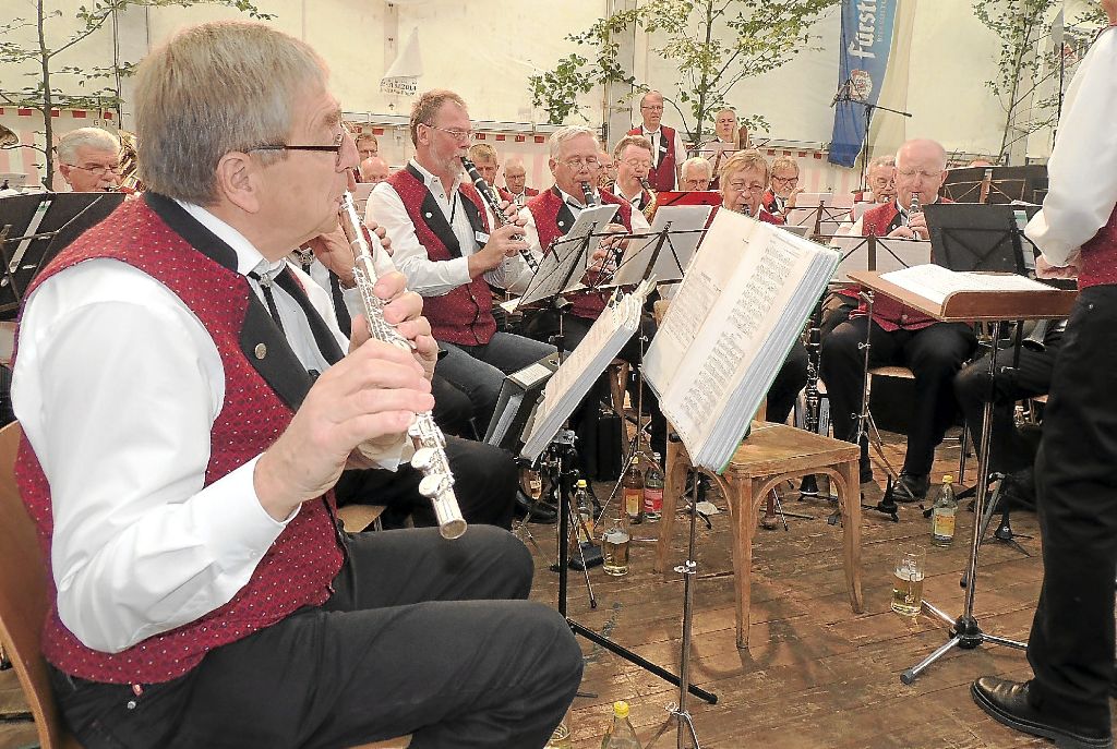 60 Musiker des Seniorenblasorchesters Schwarzwald-Baar begeistern  ihr Publikum  mit originärer Blasmusik.    Foto: Bombardi Foto: Schwarzwälder-Bote