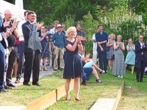 Birgit Scholl (Mitte) wurde mit einem glanzvollen Fest nach zehn Jahren als Schulleiterin verabschiedet.Foto: Stöß Foto: Schwarzwälder Bote