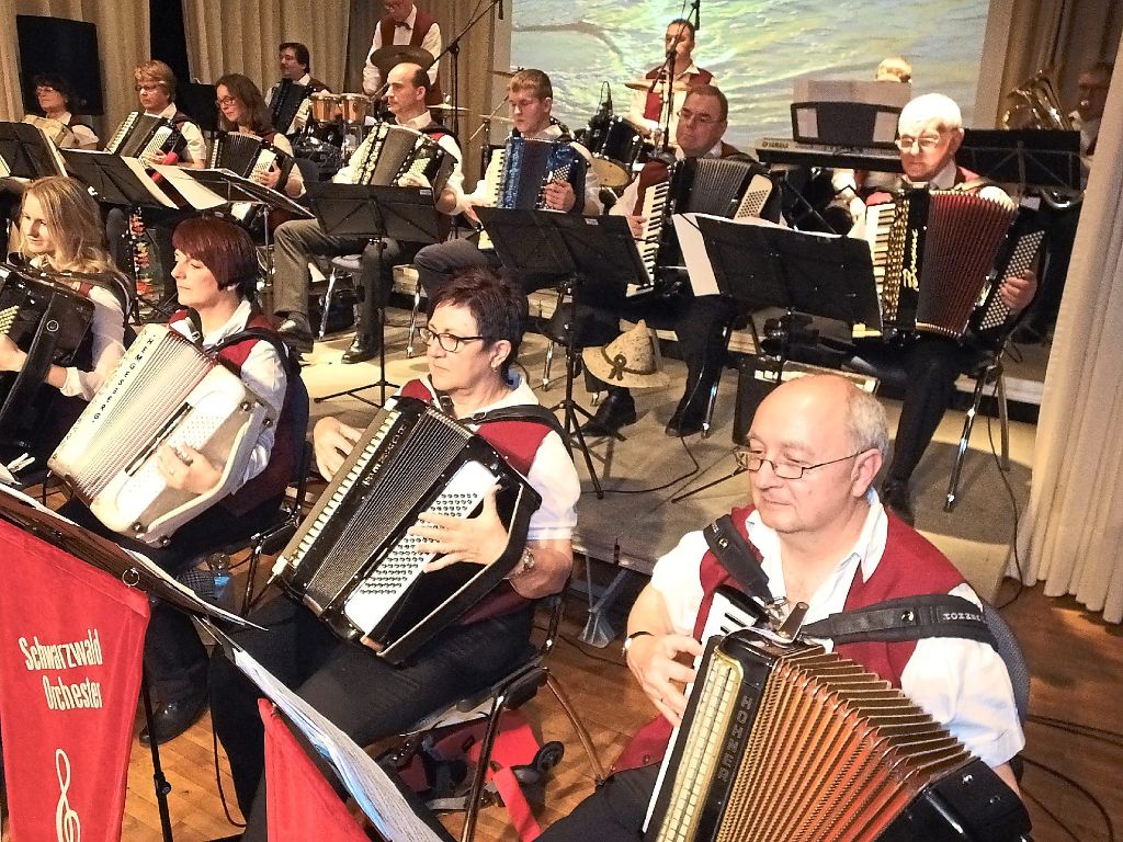 Aus Anlass des 50-jährigen Bestehens unternahm das Schwarzwald Orchester Schömberg eine musikalische Zeitreise.