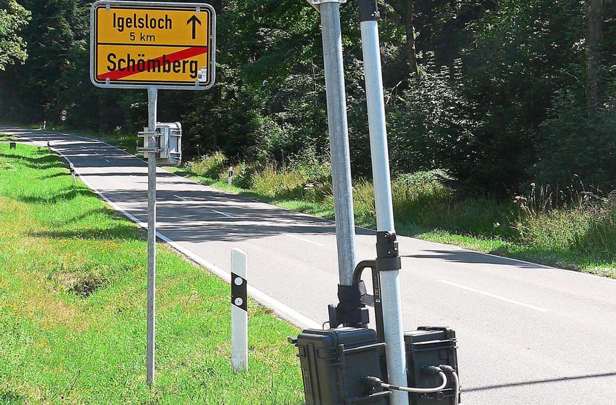 Auch am Ortseingangsschild in der Schwarzwaldstraße in Schömberg Richtung Igelsloch war ein Messgerät befestigt, das die Anzahl der Motorräder feststellte.
