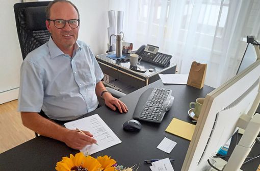 Bürgermeister Severin Graf ist nach fünf Monaten krankheitsbedingter Zwangspause zurück an seinem Schreibtisch im gelben Rathaus in Donaueschingen und spricht ganz offen über seine Depression. Foto: Jens Wursthorn