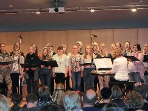 Die jungen Chöre sangen beim Adventskonzert im Loßburger Kinzighaus  Weihnachtslieder.  Foto: Haubold Foto: Schwarzwälder-Bote