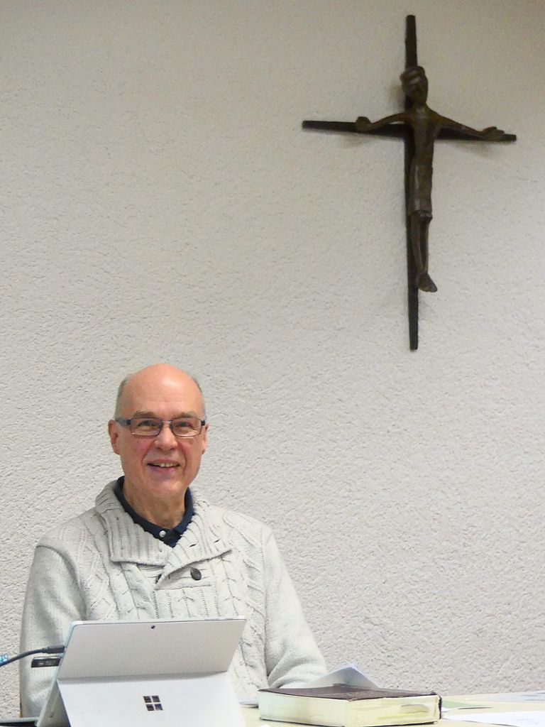 Ganz den Bezug des Alten Testaments zu Jesus Christus stellt der Mediziner Hans Joachim Schlayer von der Freien Evangelischen Gemeinde her.
