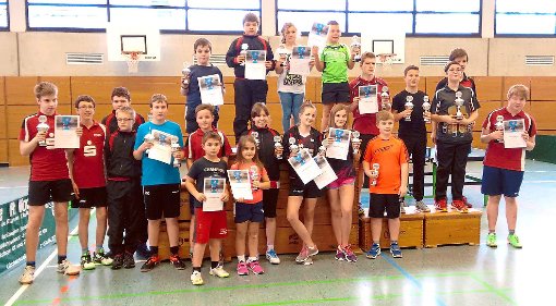 Stolz sind die jungen Sportler auf ihre Pokale. Foto: TTC Loßburg-Rodt Foto: Schwarzwälder-Bote