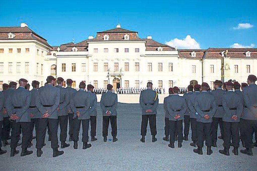 Beim feierlichen Appell im Innenhof des Residenzschlosses Ludwigsburg feierte das Kommando Spezialkräfte (KSK) am Dienstag unter höchsten Sicherheitsvorkehrungen sein 20-jähriges Bestehen.