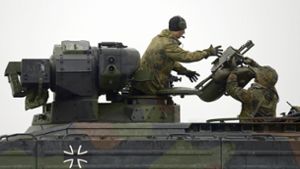 Ein Panzergrenadier eine Startvorrichtung für eine Panzerabwehrwaffe. (Symbolbild) Foto: picture alliance / dpa/Jens-Ulrich Koch