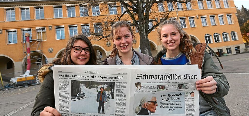 Emma, Pia und Janine (von links) von der Sichelschule Balingen waren bei ZiSch dabei.  Foto: Maier