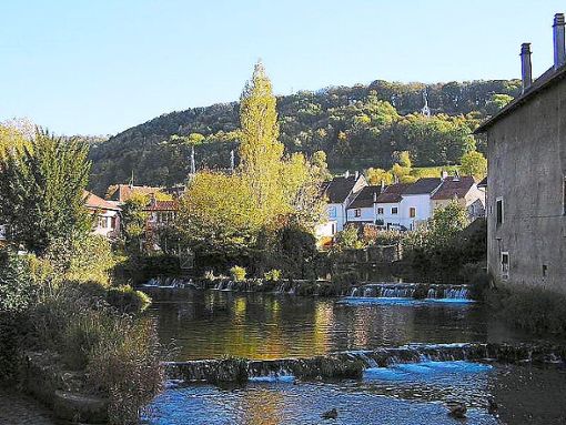 Die Stadt Arbois liegt an der  Cuisance. Der Fluss ist 32 Kilometer lang. Foto: Menke Foto: Schwarzwälder Bote