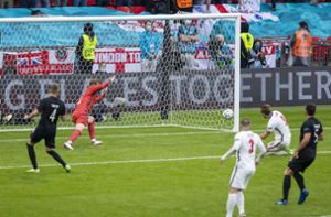 Beim letzten Aufeinandertreffen von Deutschland und England siegten die Briten im EM-Achtelfinale mit 2:0 – Harry Kane (2. v. re.) erzielt das zweite englische Tor. Foto: imago/Moritz Müller