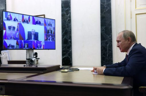 Russlands Staatschef Wladimir Putin bei einer Schalte. Foto: AFP/GAVRIIL GRIGOROV