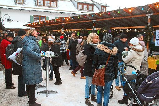 Von 12 Uhr bis 19 Uhr drängten sich am Samstag die Menschen auf dem Unterkirnacher Weihnachtsmarkt.  Fotos: Schimkat Foto: Schwarzwälder-Bote