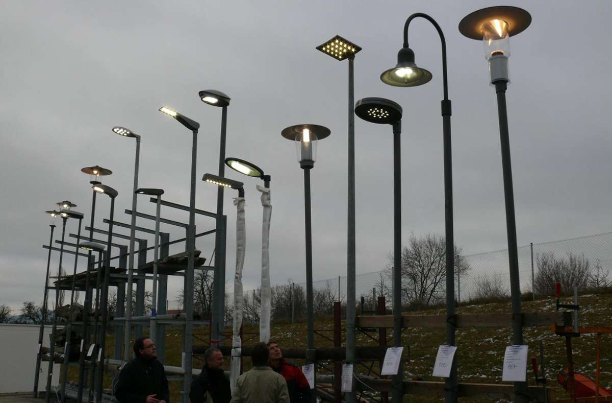2012 hat Geislingen die Straßenbeleuchtung auf LED umgestellt. Durch kürzere Schaltzeiten könnte jetzt noch mehr Strom gespart werden. Foto: Schnurr