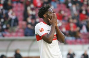 Orel Mangala vom VfB Stuttgart hat gegenüber einer belgischen Zeitung geplaudert – und nun gibt es Streit über die unterschiedlichen Darstellungen. Foto: Baumann/Hansjürgen Britsch