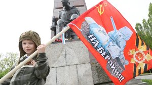 Rote Nelken für russische Helden